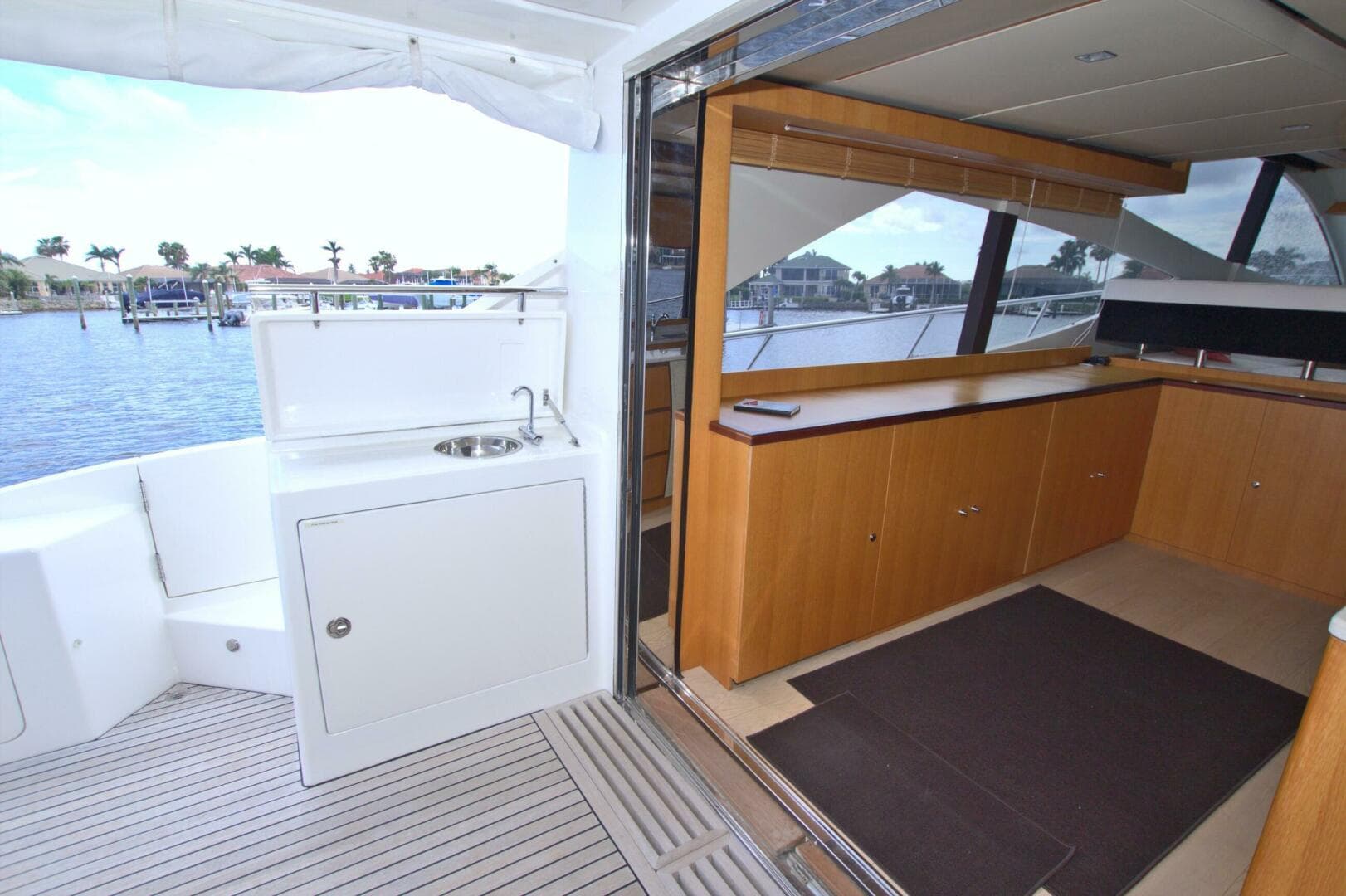 2015 Dyna Yachts 60 Pilothouse Motoryacht