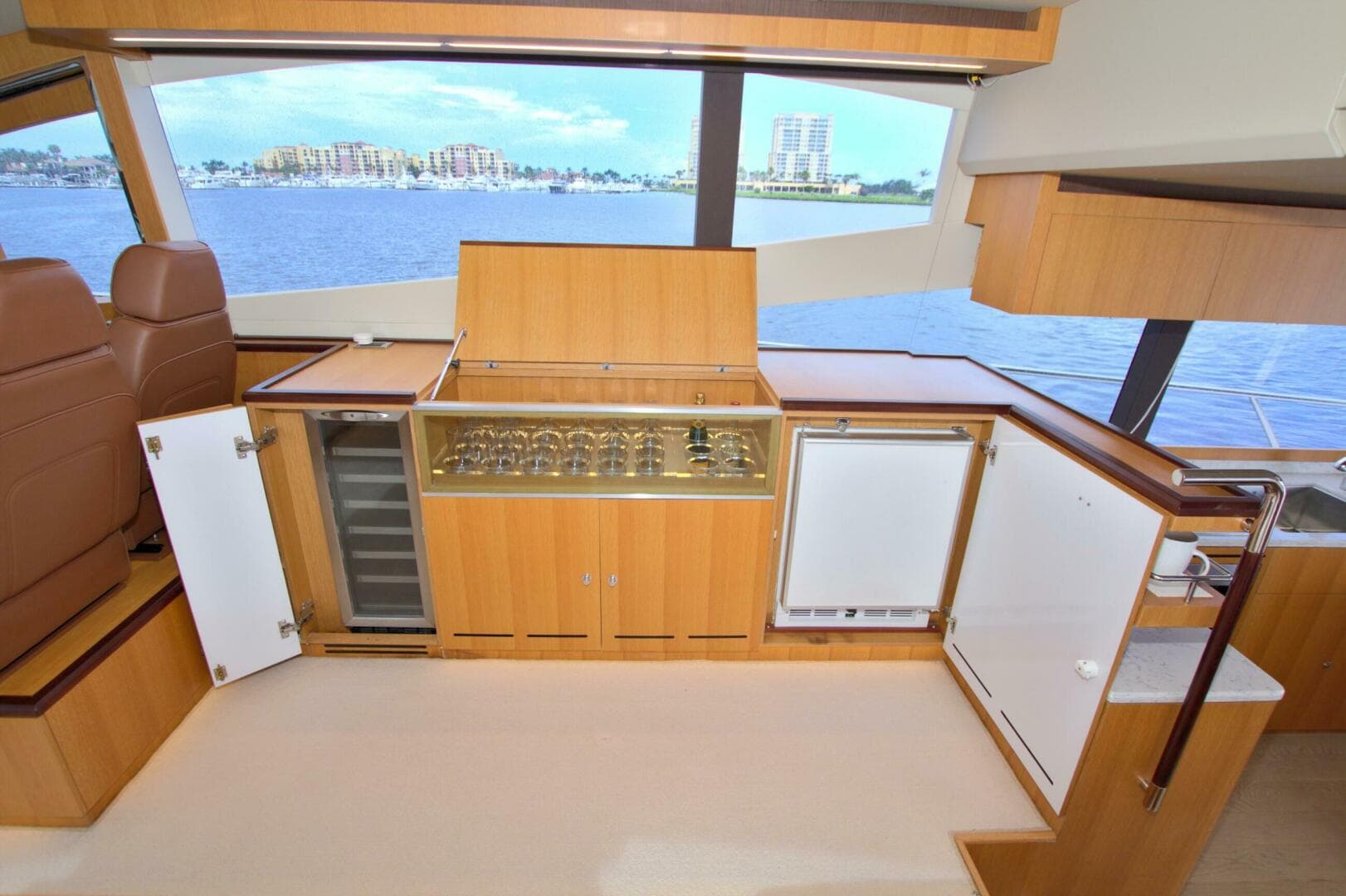 2015 Dyna Yachts 60 Pilothouse Motoryacht