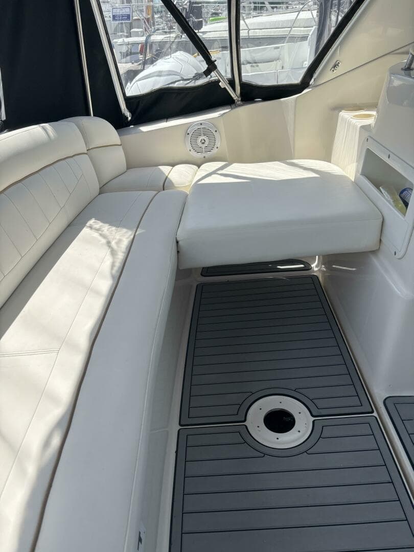 2002 Rinker 342 Fiesta Vee