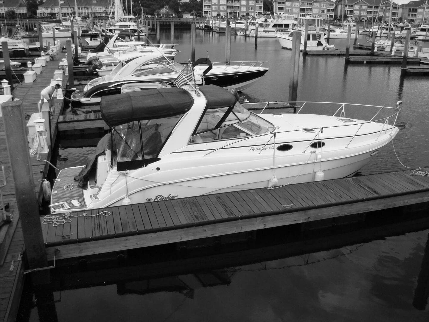 2002 Rinker 342 Fiesta Vee