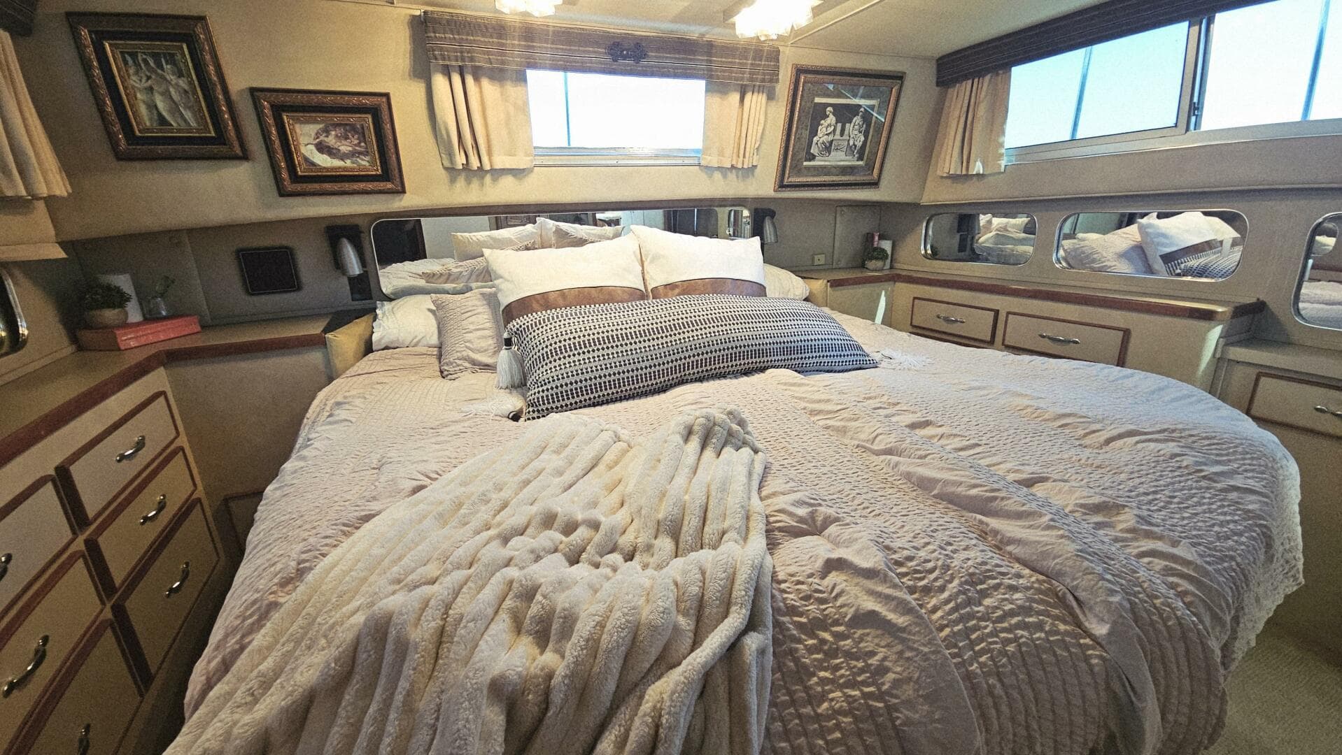 1986 Chris-Craft 381 Catalina