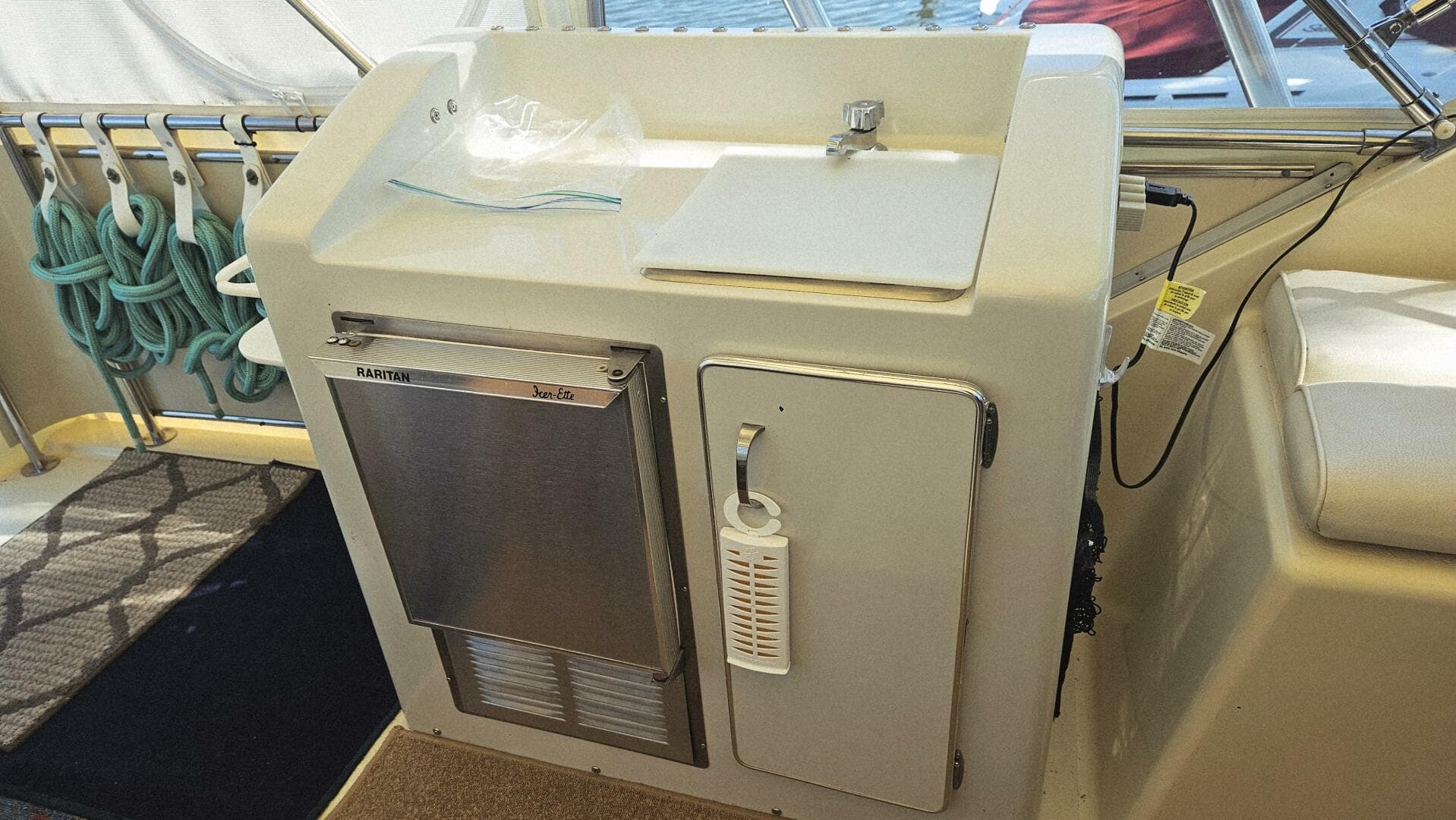 1986 Chris-Craft 381 Catalina