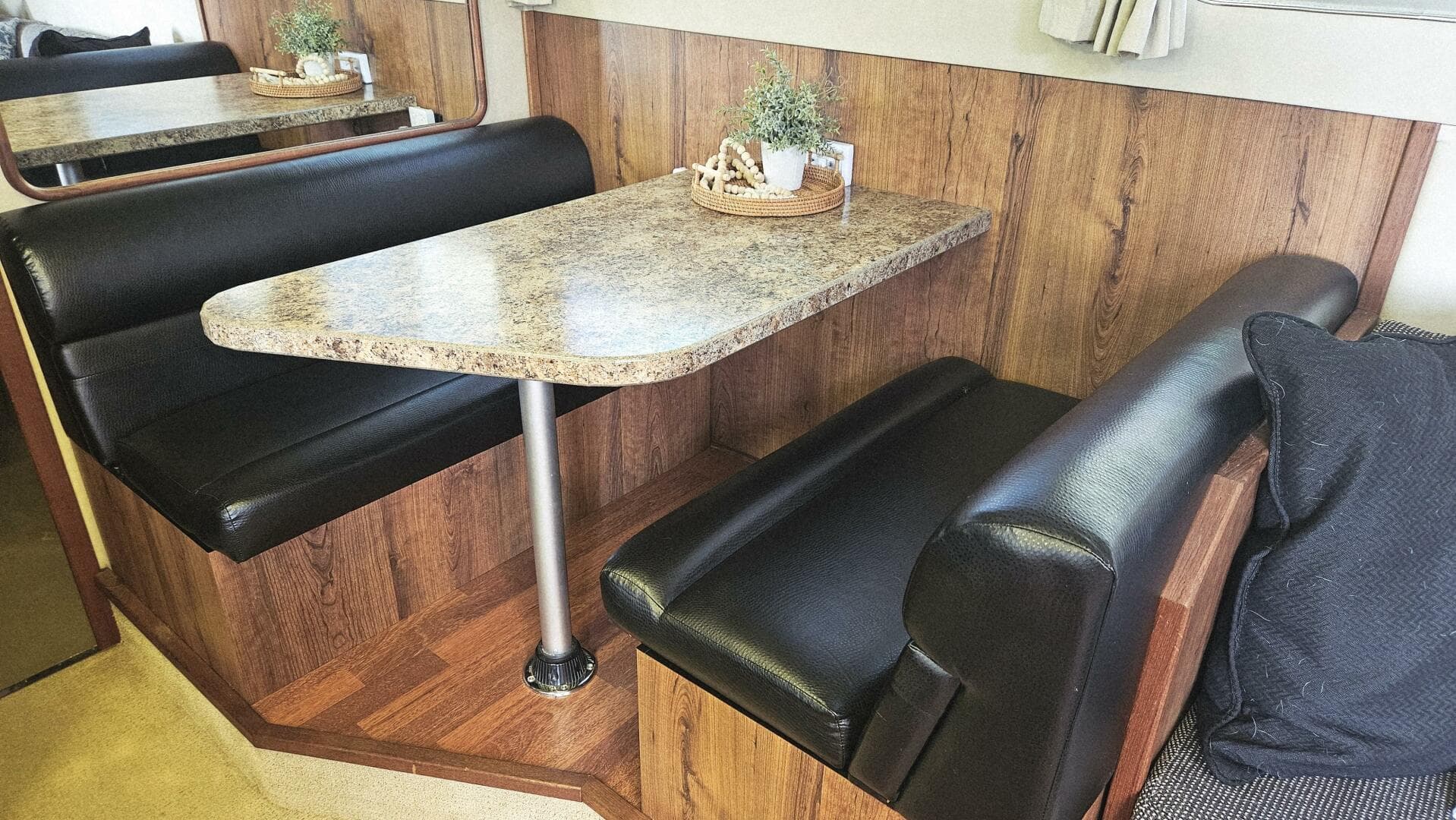 1986 Chris-Craft 381 Catalina