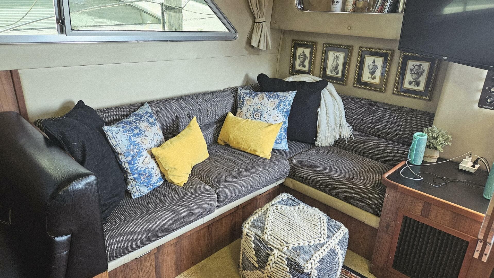 1986 Chris-Craft 381 Catalina