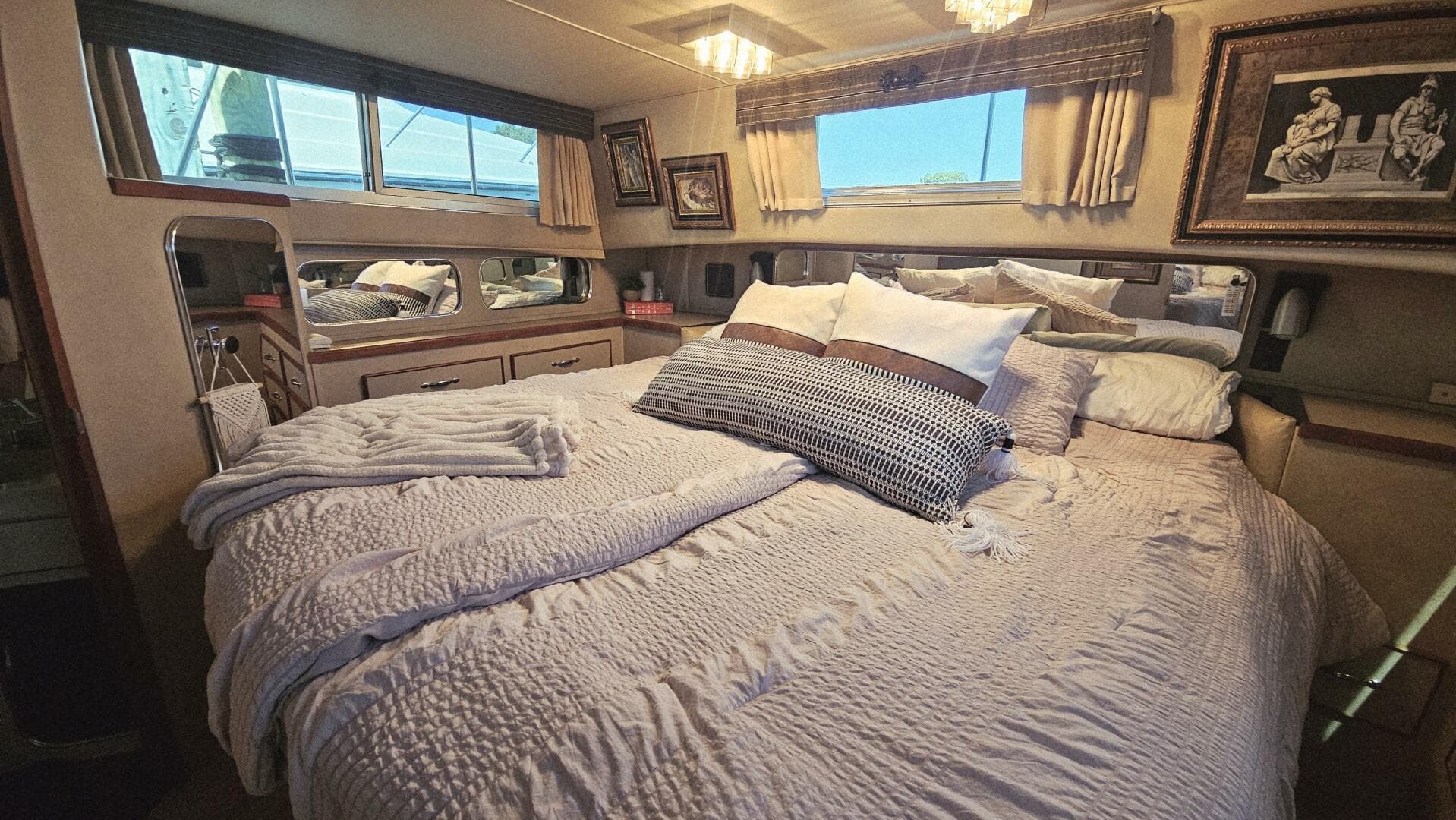 1986 Chris-Craft 381 Catalina