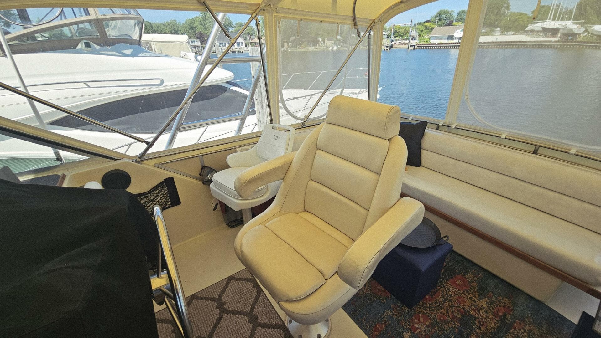 1986 Chris-Craft 381 Catalina