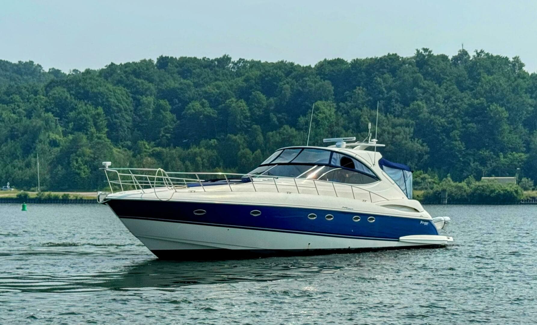 2005 Cruisers Yachts 540 Express
