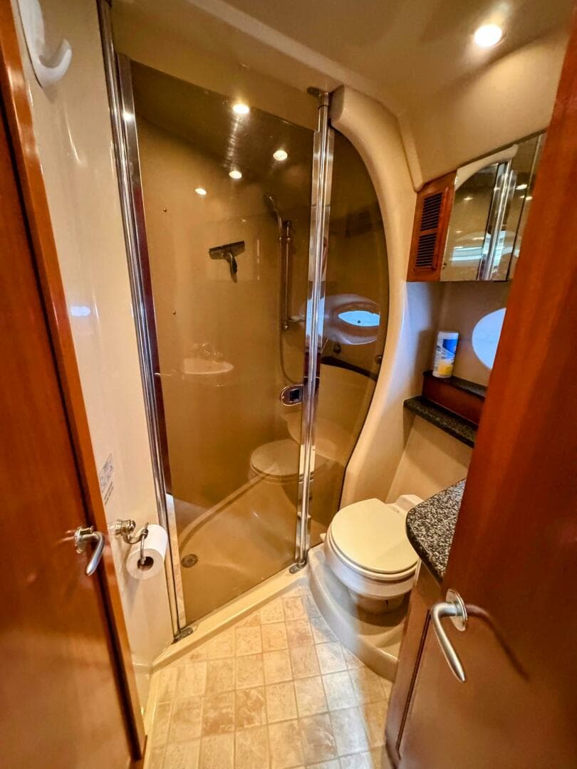 2005 Cruisers Yachts 540 Express