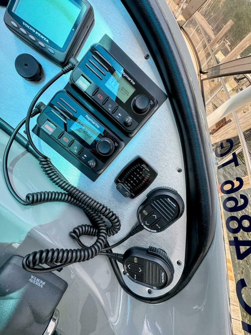 2005 Cruisers Yachts 540 Express