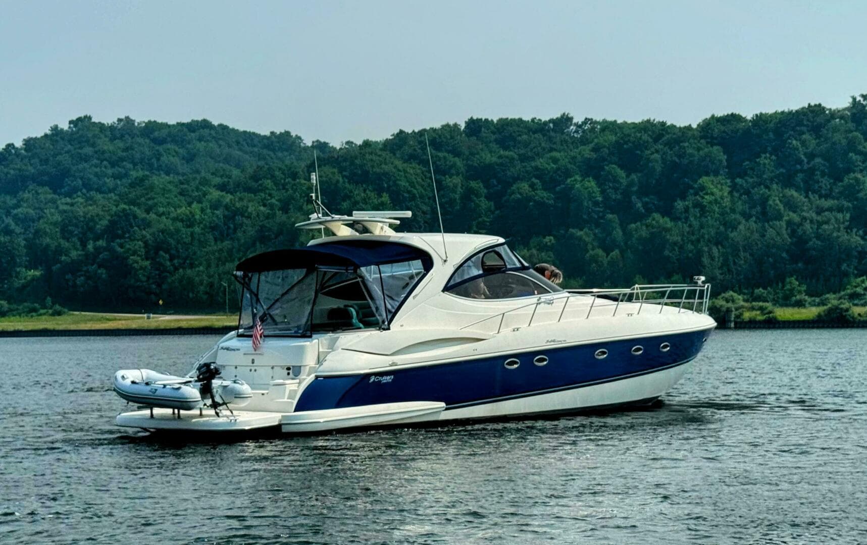 2005 Cruisers Yachts 540 Express