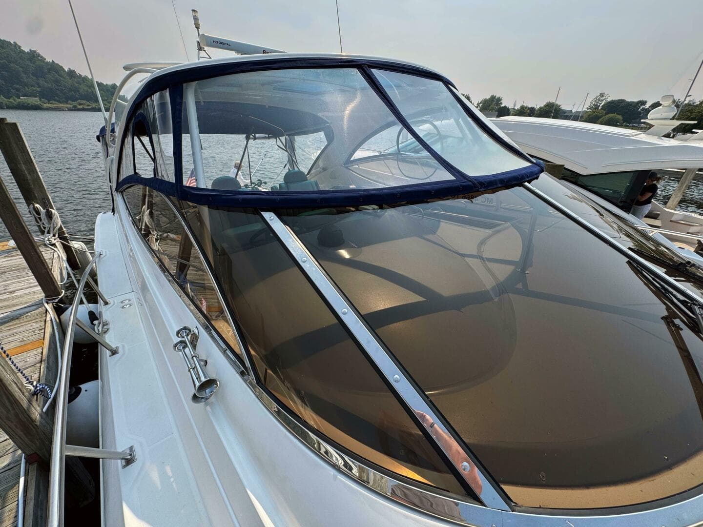 2005 Cruisers Yachts 540 Express