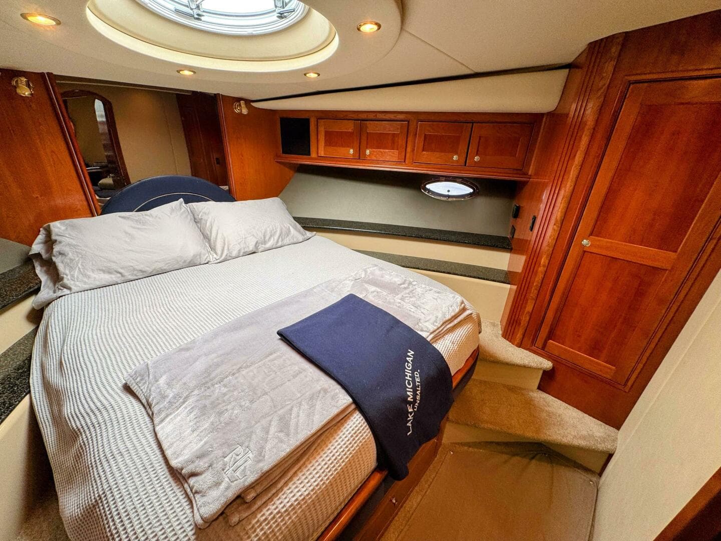 2005 Cruisers Yachts 540 Express