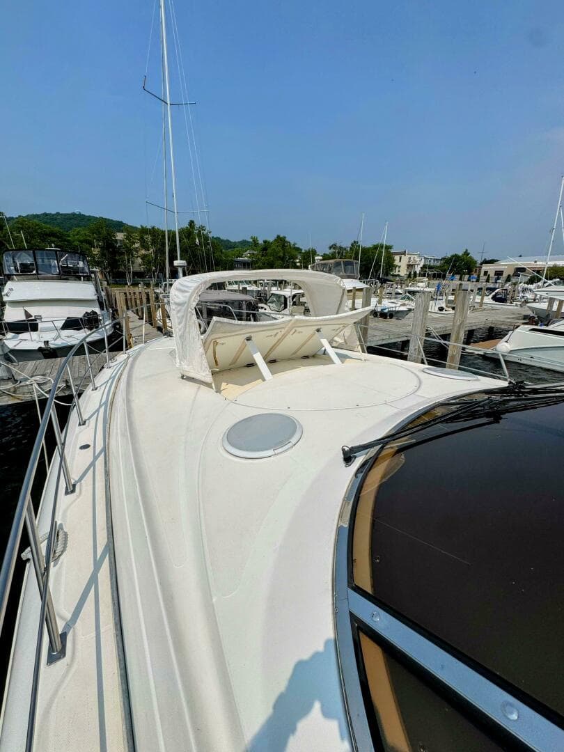 2005 Cruisers Yachts 540 Express