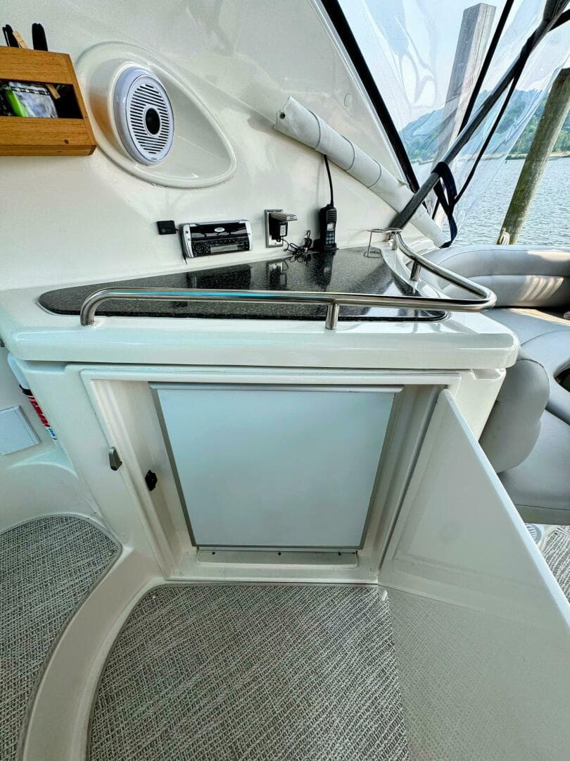 2005 Cruisers Yachts 540 Express