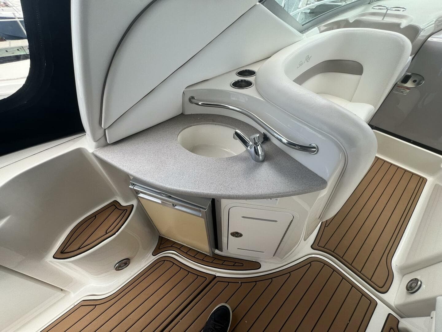 2003 Sea Ray 320 Sundancer