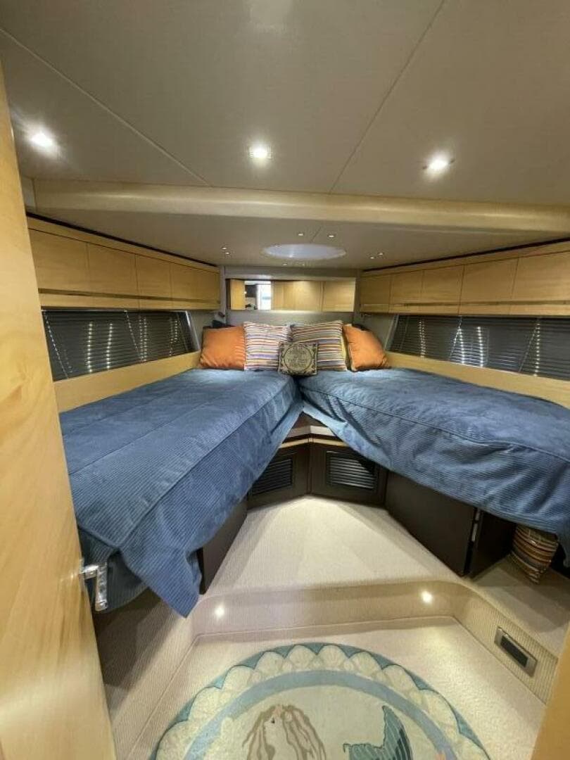2015 Sunseeker San Remo SONYA forward cabin double berth