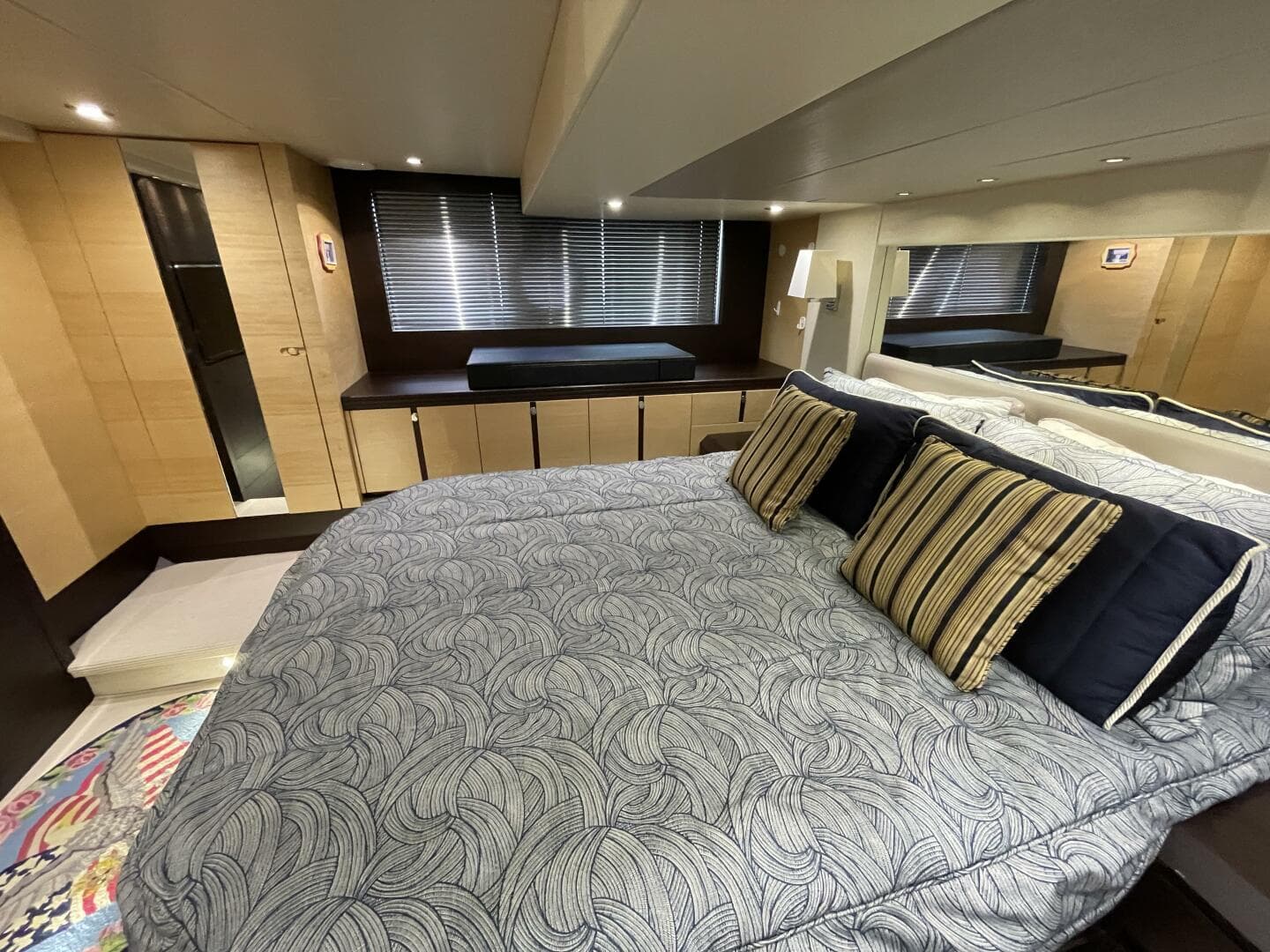 2015 Sunseeker San Remo SONYA VIP cabin