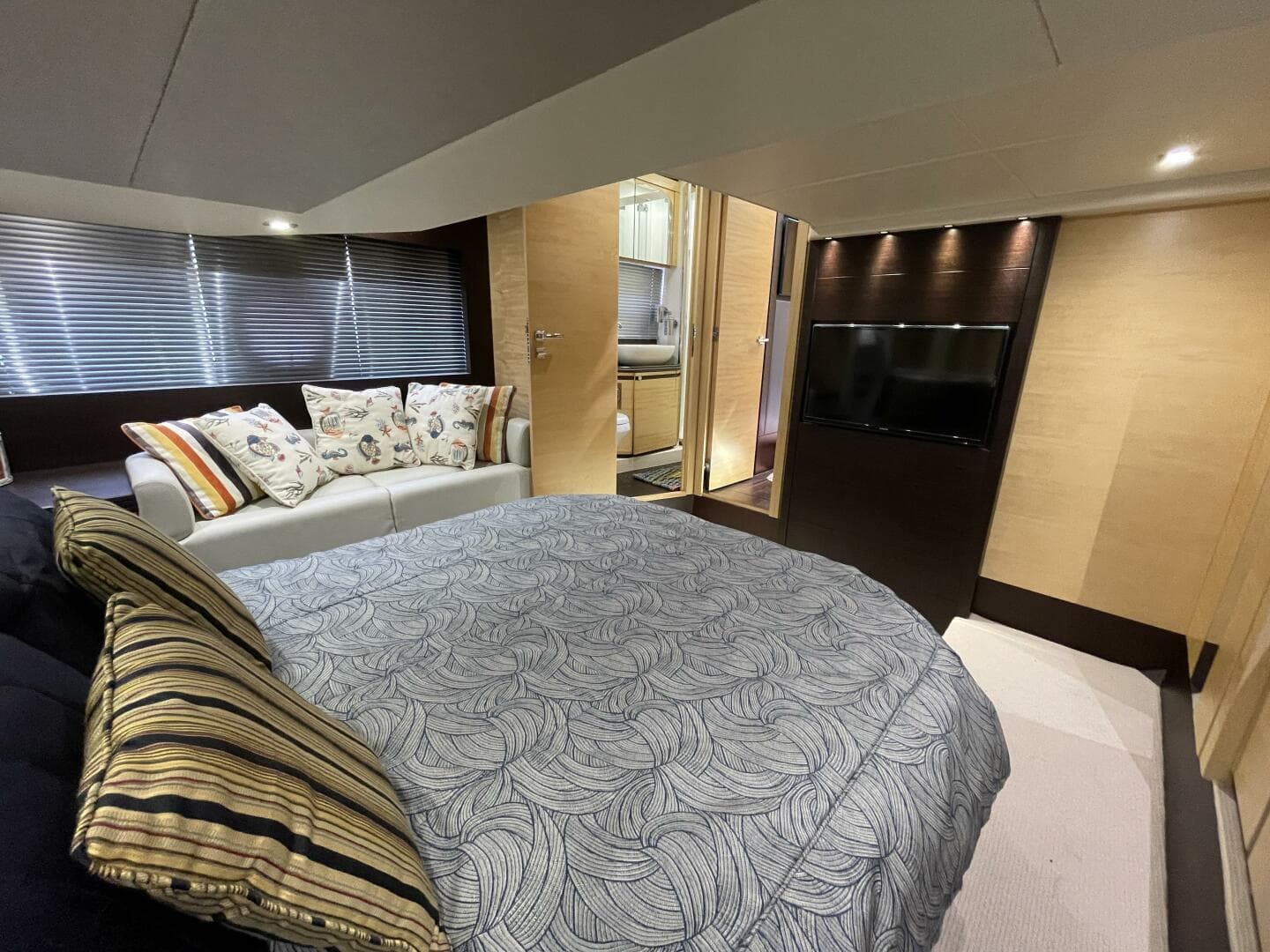 2015 Sunseeker San Remo SONYA VIP cabin looking forward