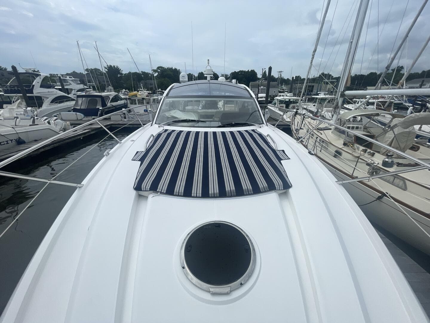 2015 Sunseeker San Remo SONYA bow looking aftward