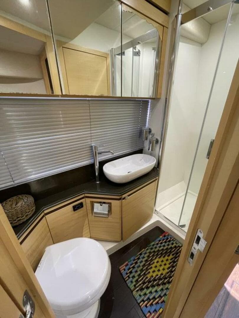 2015 Sunseeker San Remo SONYA forward guest head