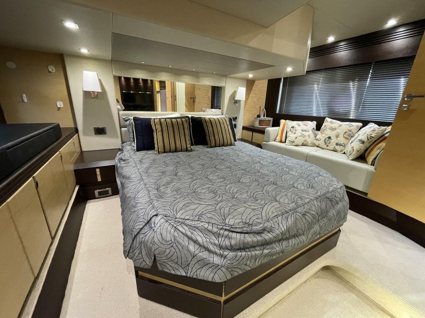 2015 Sunseeker San Remo SONYA VIP cabin