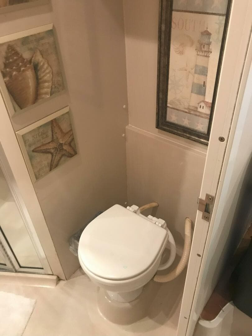 34 ft Mainship - Forward Head