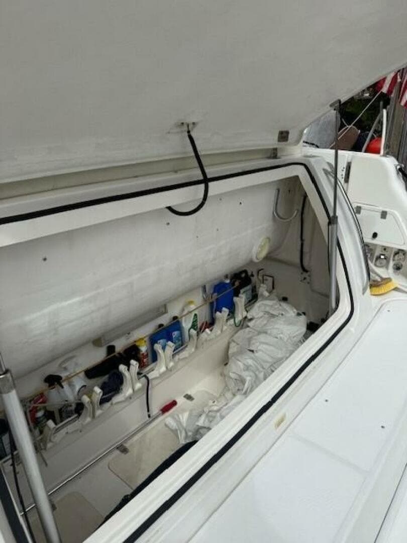 2000 Tiara Yachts 5200 Express