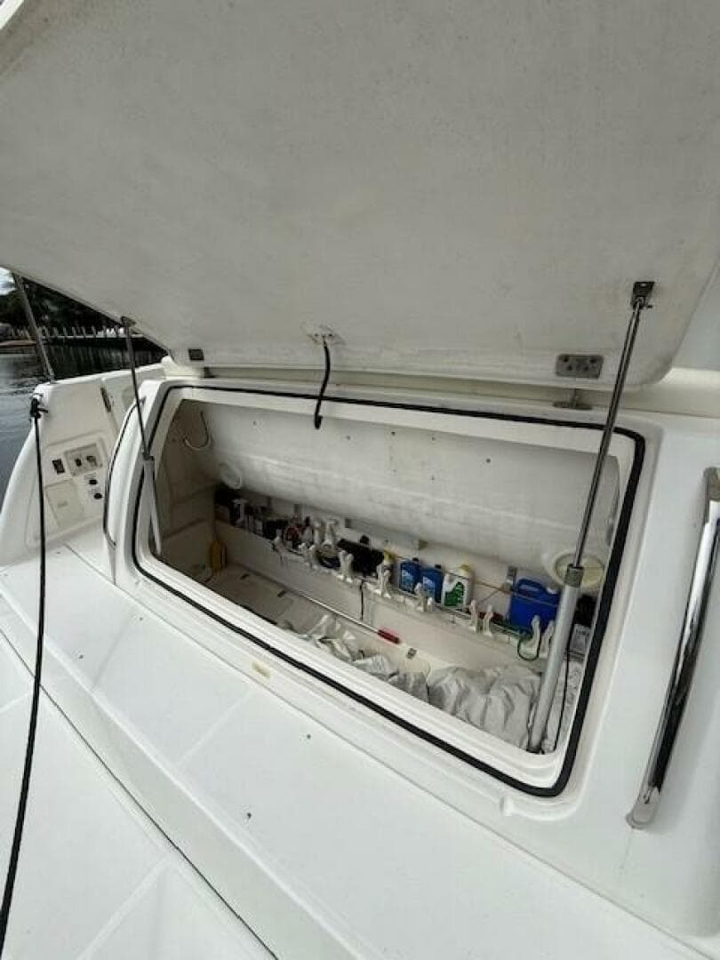 2000 Tiara Yachts 5200 Express