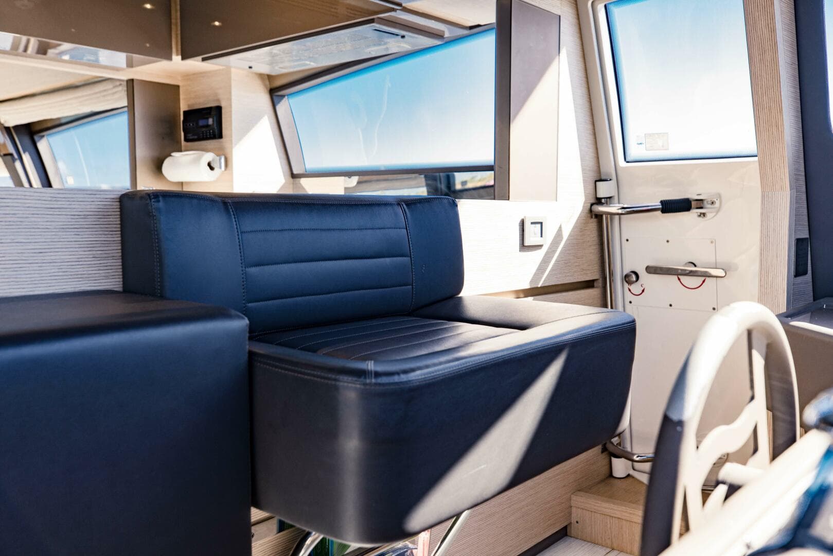 2017 Ferretti Yachts 750