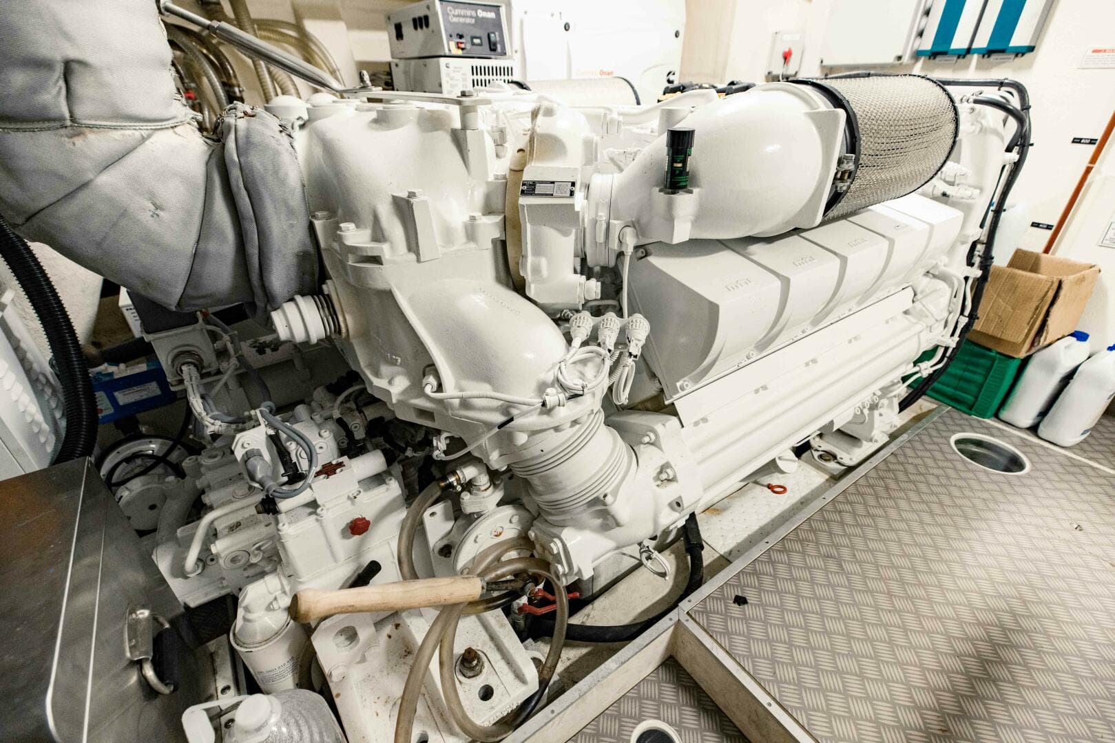 2017 Ferretti Yachts 750