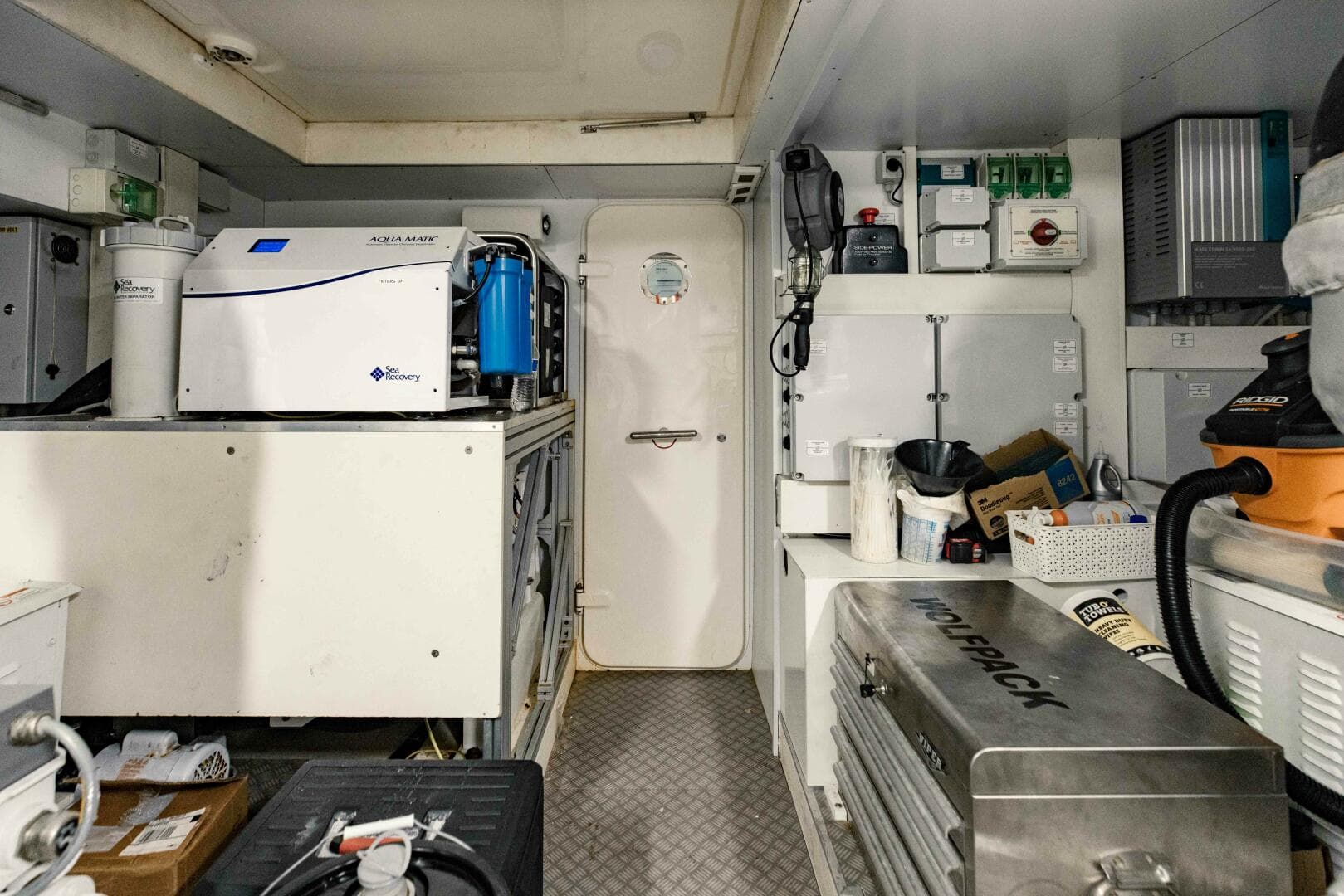 2017 Ferretti Yachts 750