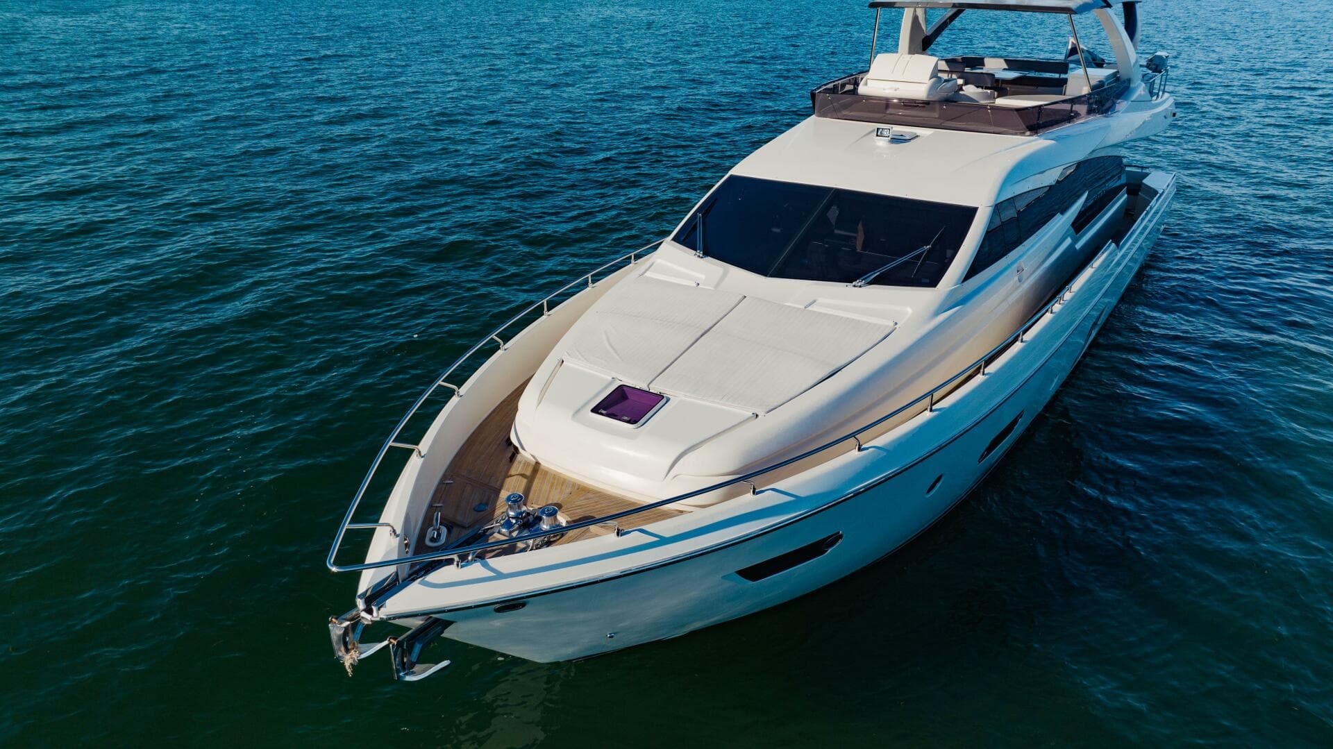2017 Ferretti Yachts 750