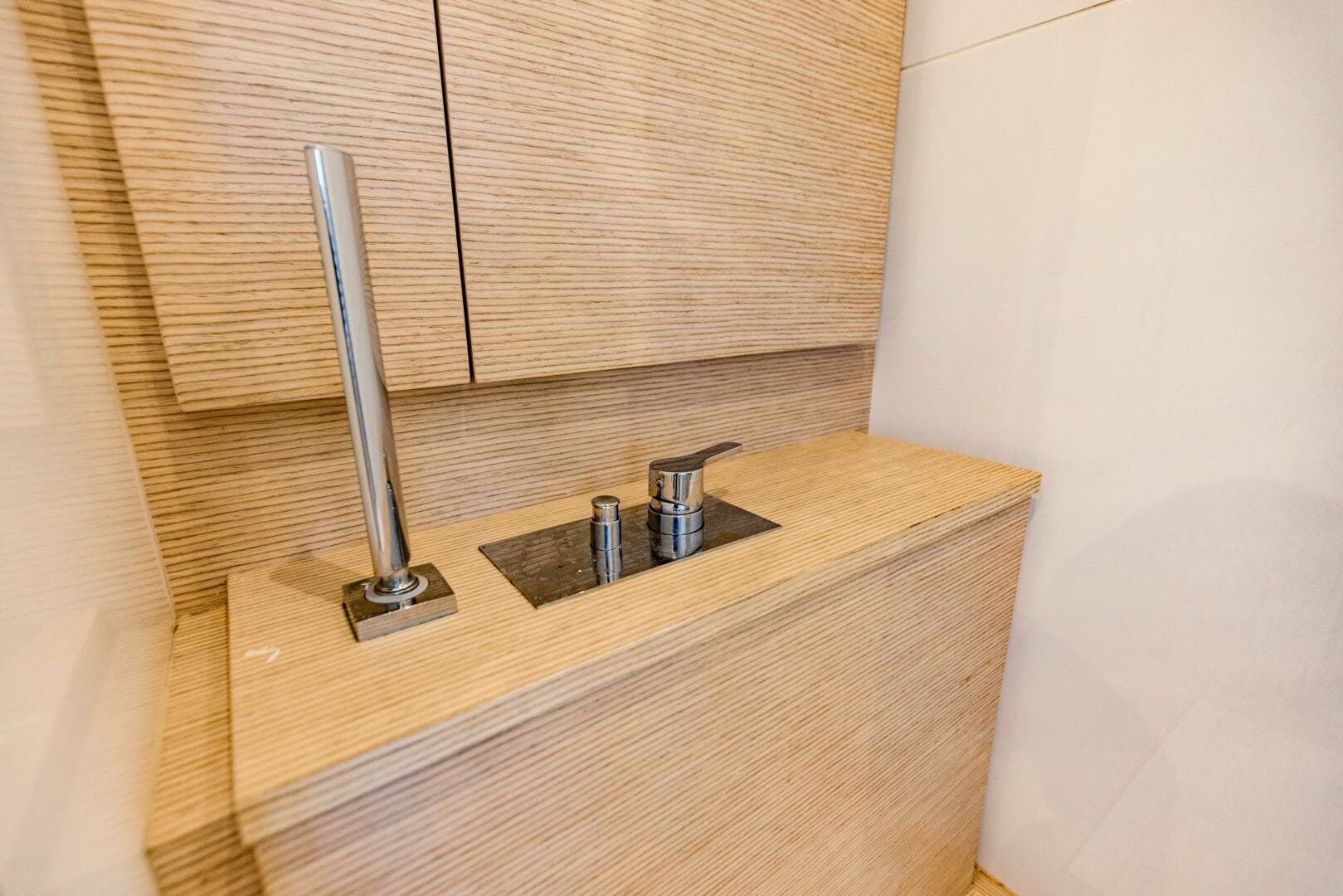 2017 Ferretti Yachts 750