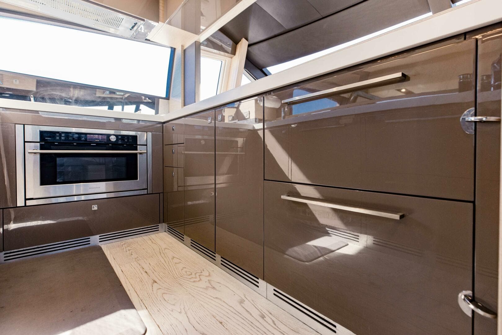 2017 Ferretti Yachts 750