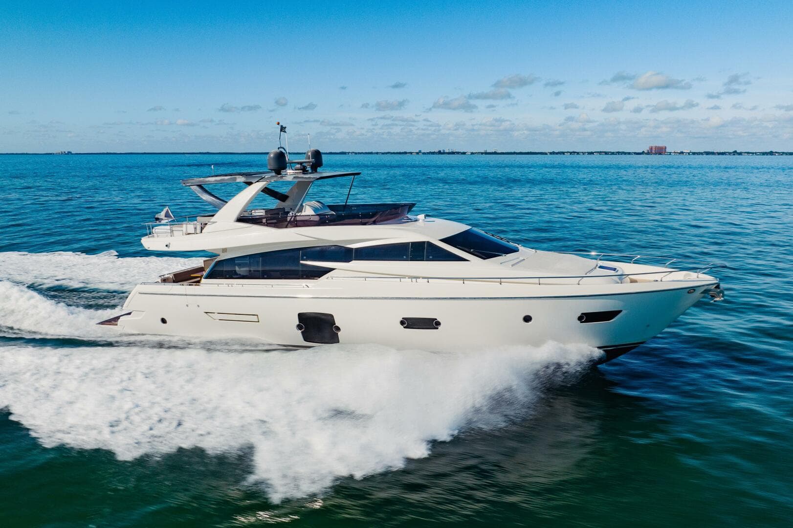 2017 Ferretti Yachts 750