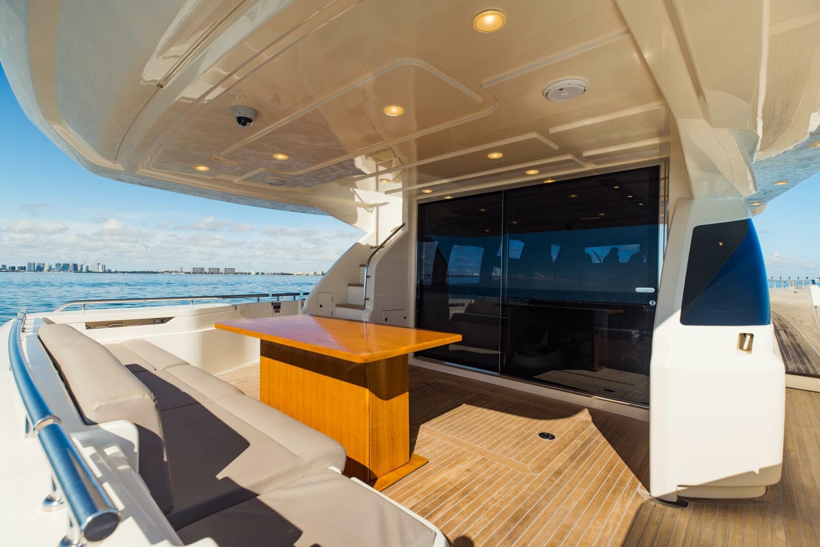 2017 Ferretti Yachts 750