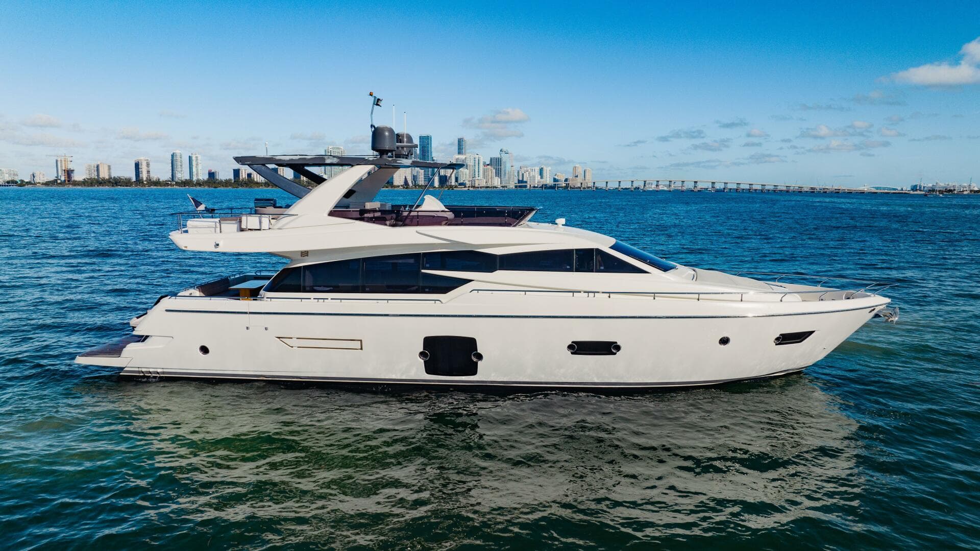 2017 Ferretti Yachts 750