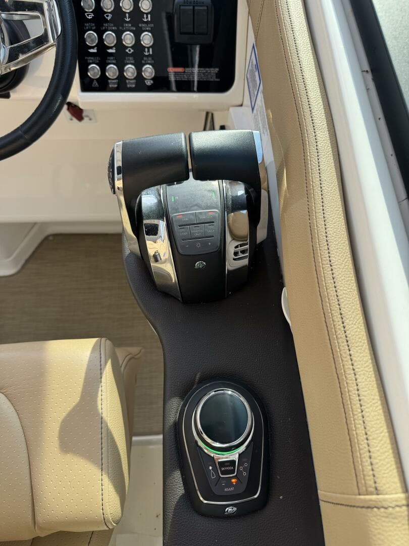 2019 Sea Ray 320 Sundancer