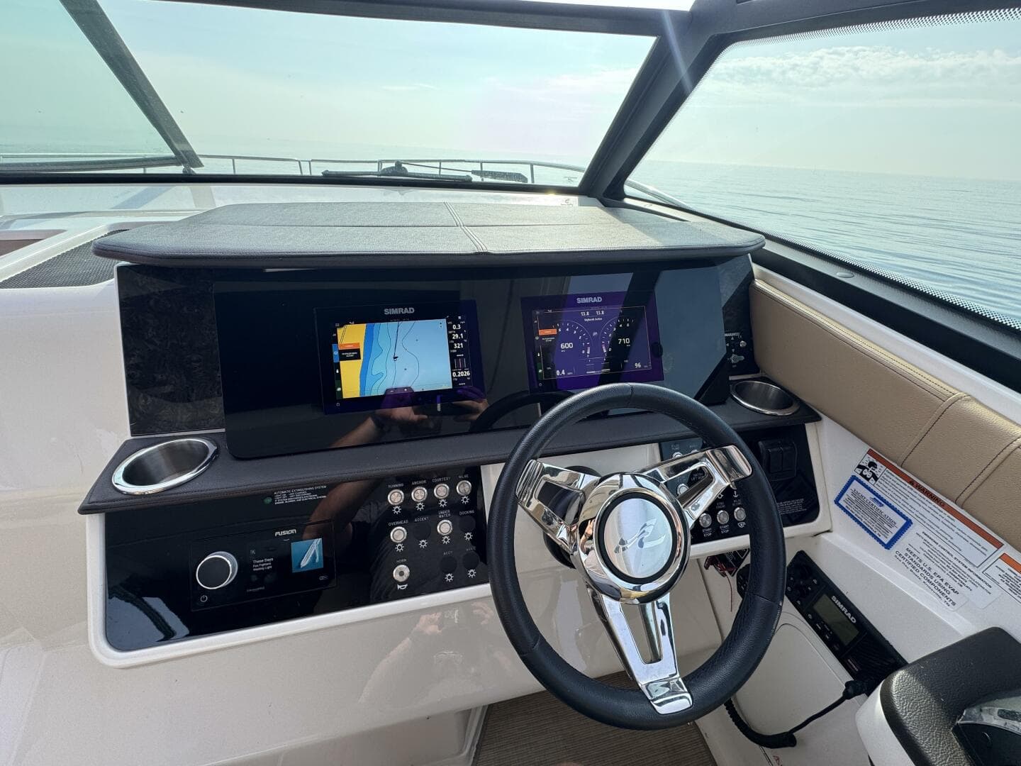 2019 Sea Ray 320 Sundancer