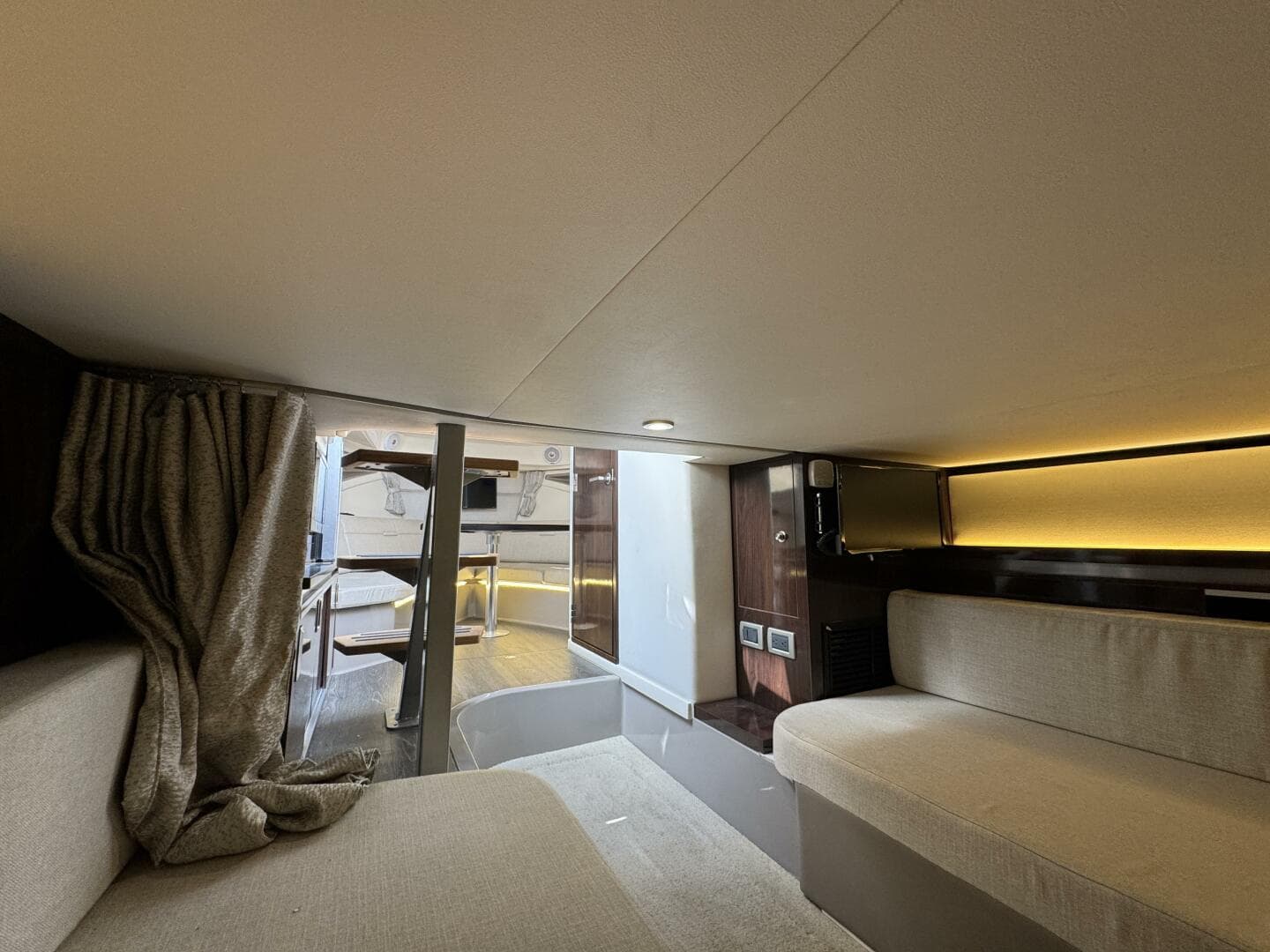 2019 Sea Ray 320 Sundancer