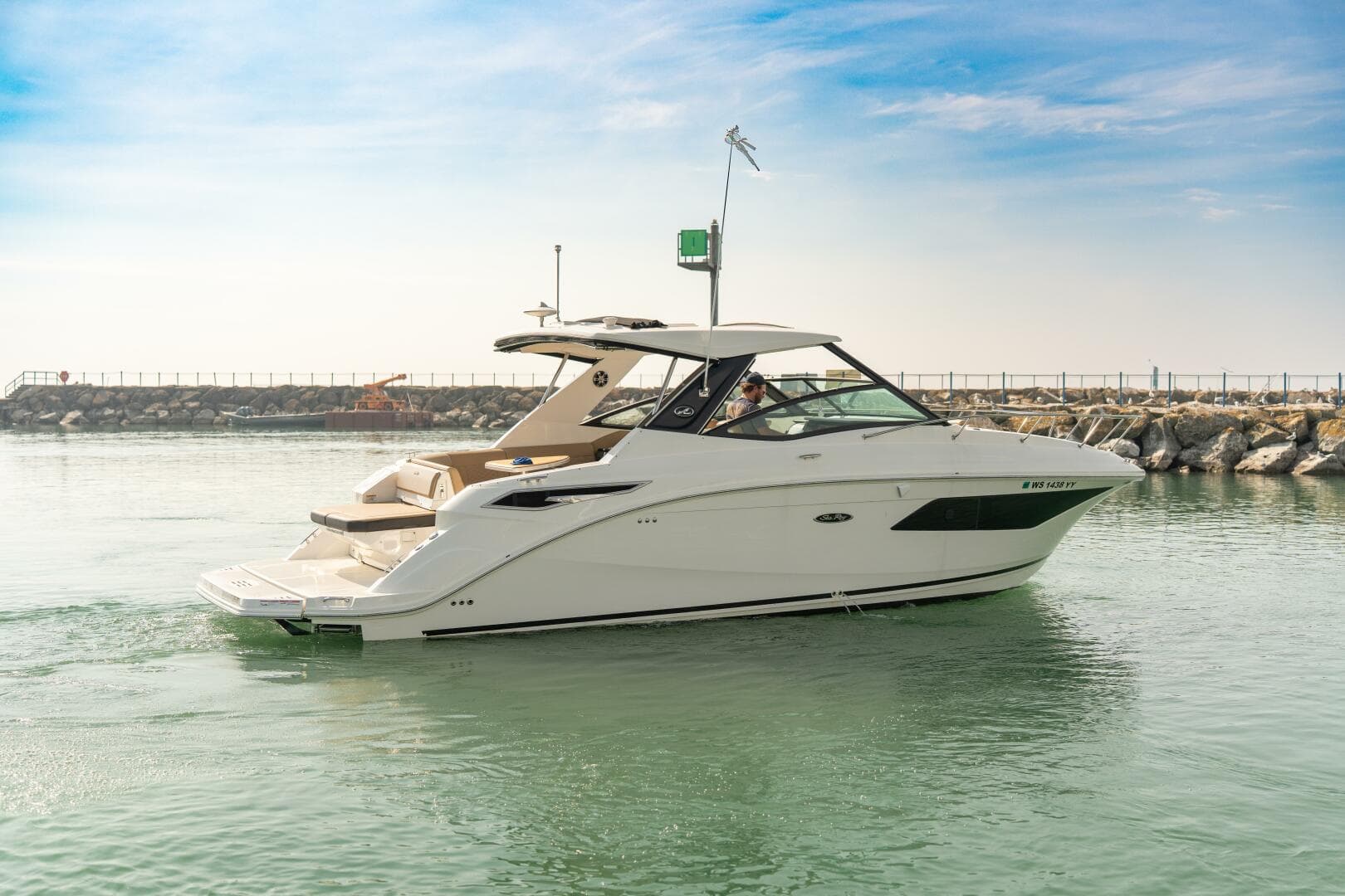 2019 Sea Ray 320 Sundancer