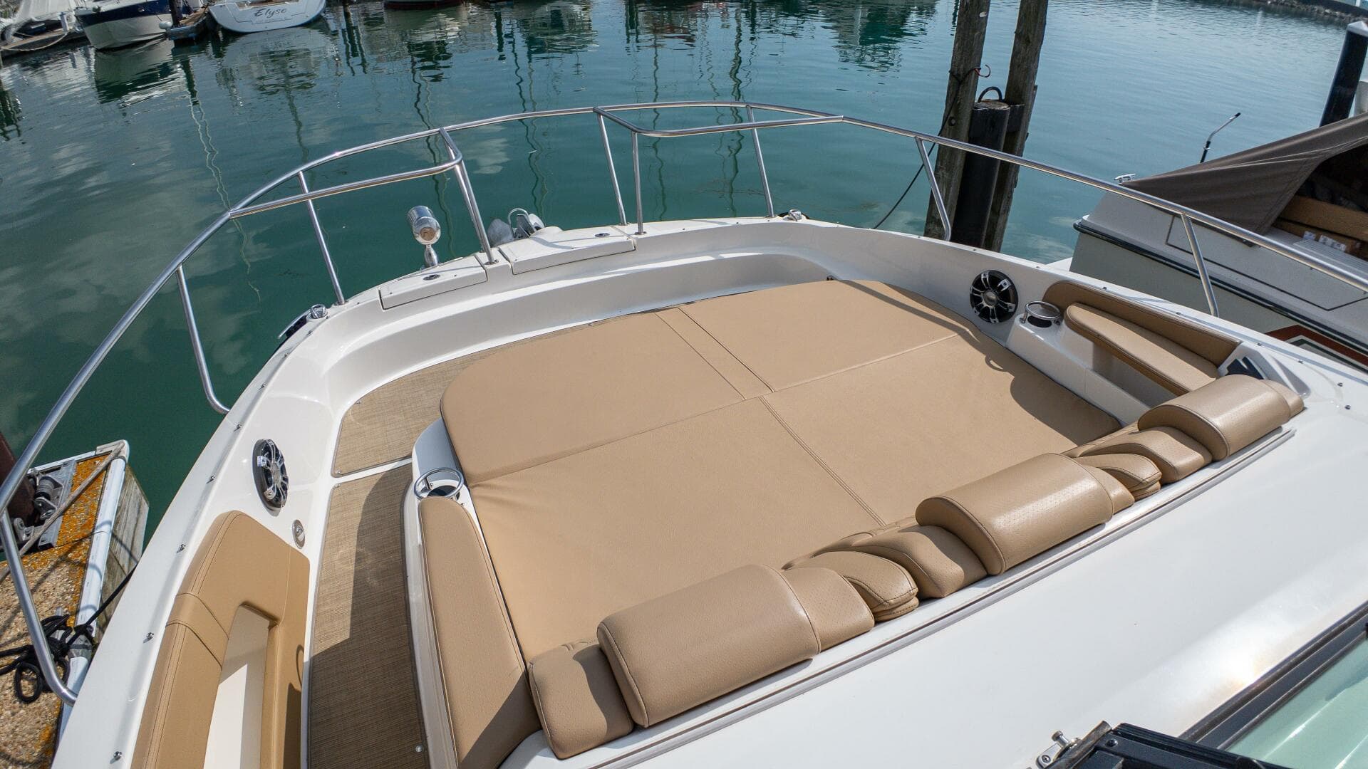 2019 Sea Ray 320 Sundancer