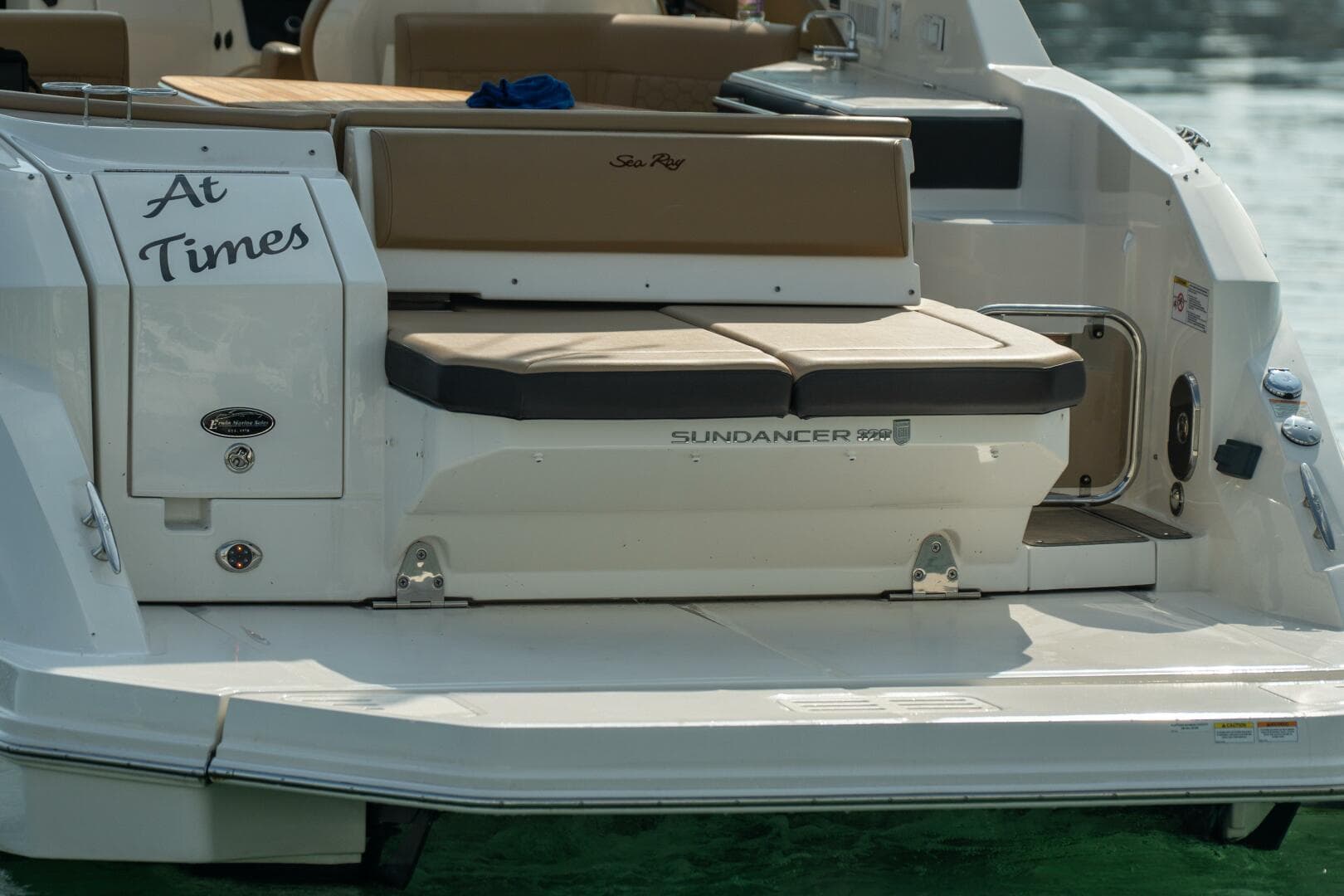 2019 Sea Ray 320 Sundancer