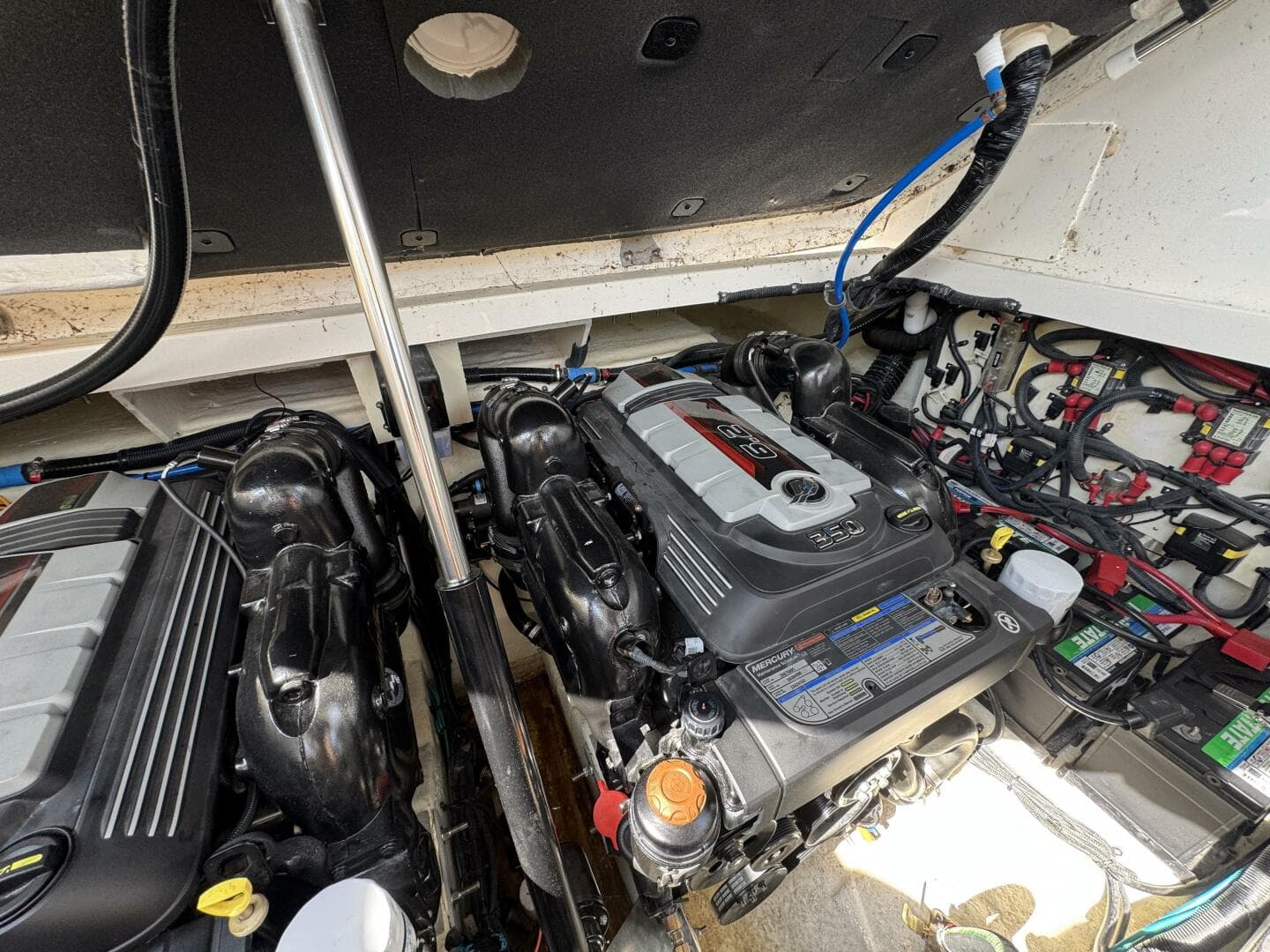 2019 Sea Ray 320 Sundancer