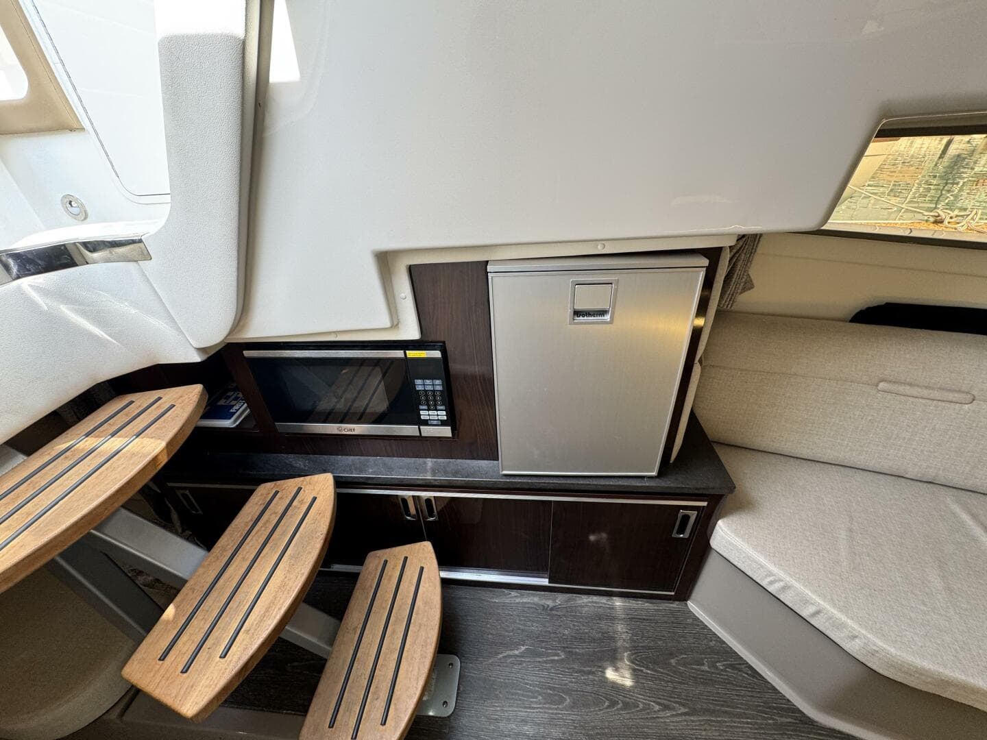 2019 Sea Ray 320 Sundancer