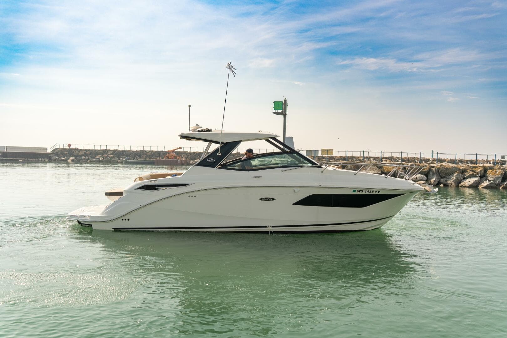 2019 Sea Ray 320 Sundancer