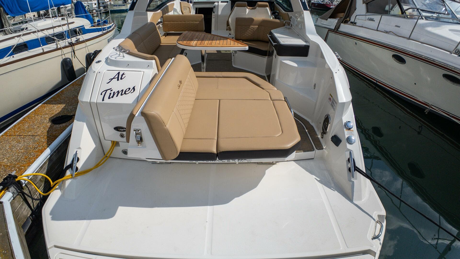 2019 Sea Ray 320 Sundancer