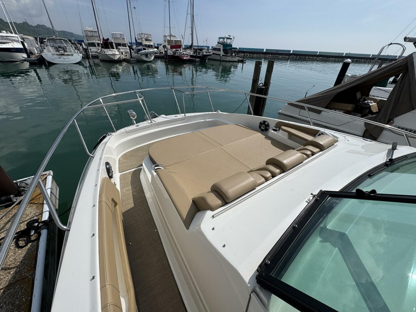 2019 Sea Ray 320 Sundancer