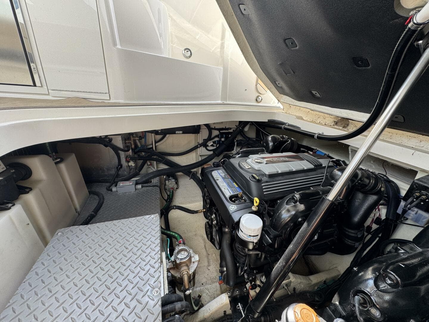 2019 Sea Ray 320 Sundancer