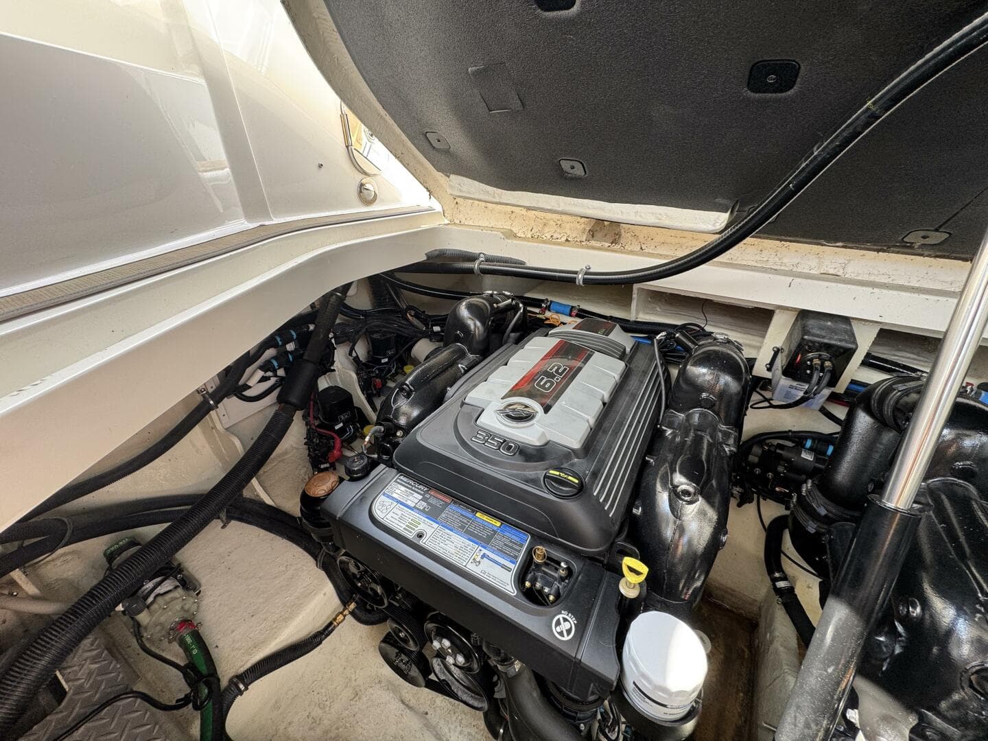 2019 Sea Ray 320 Sundancer